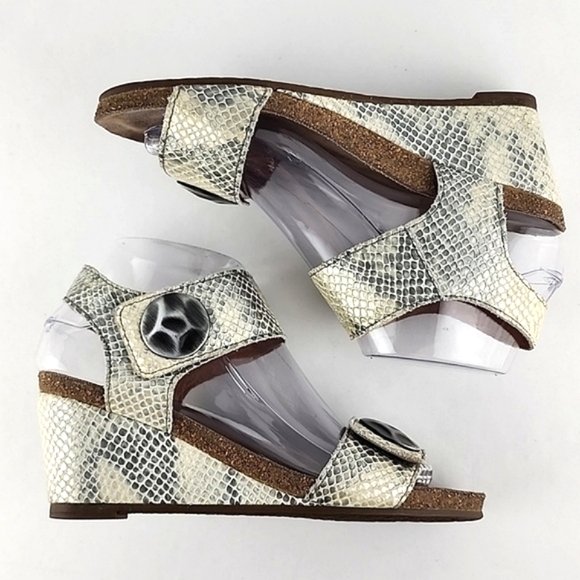 Taos Women's Carousel Beige Grey Leather Snake Print Wedge Sandals Size 37 - Picture 3 of 15